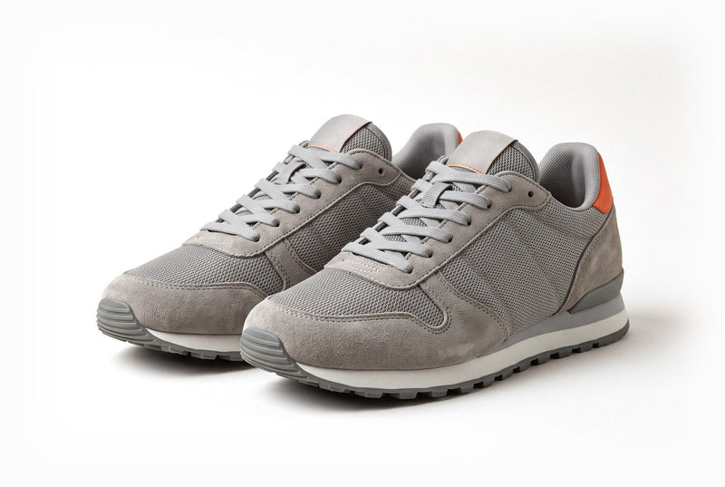 Retro runners in grey and signal orange
